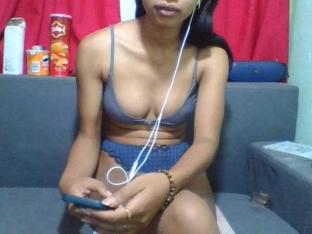 NADIAH live cam on BongaCams