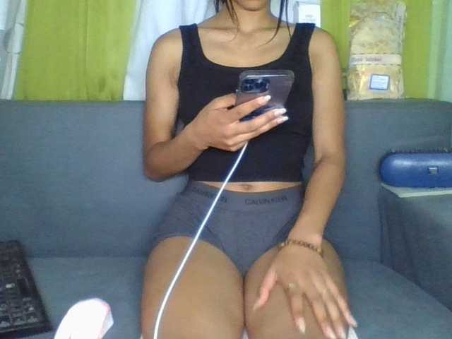 HotgirlURIEL live webcam show