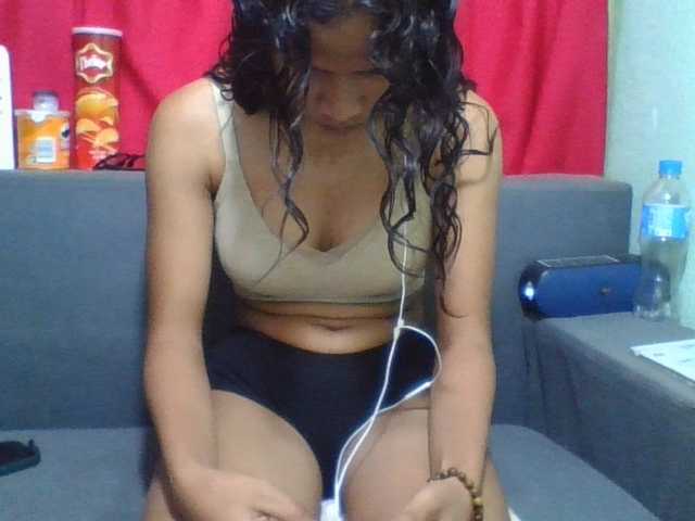 NADIAH live cam on BongaCams