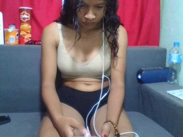 NADIAH live cam on BongaCams