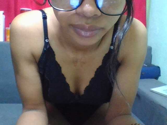 NADIAH live cam on BongaCams