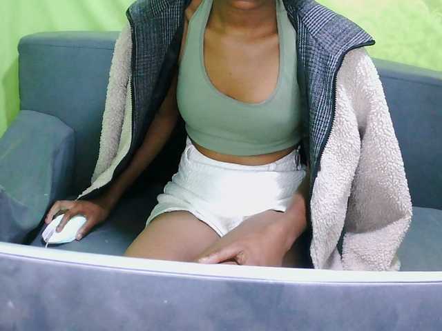 NADIAH live cam on BongaCams
