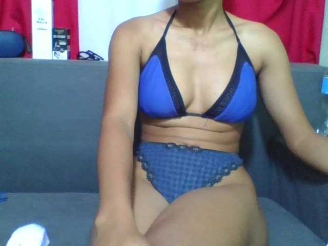 NADIAH live cam on BongaCams