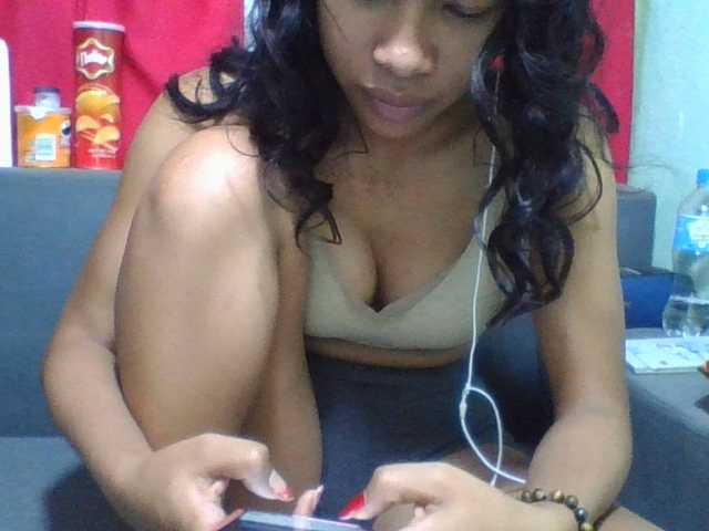 NADIAH live cam on BongaCams