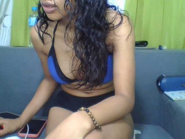 NADIAH live cam on BongaCams