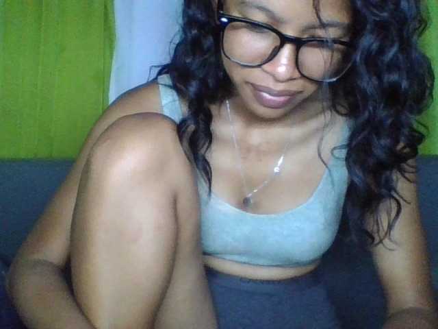 NADIAH's BongaCams show and profile