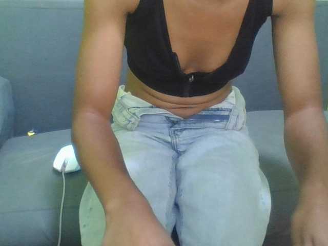 NADIAH live cam on BongaCams