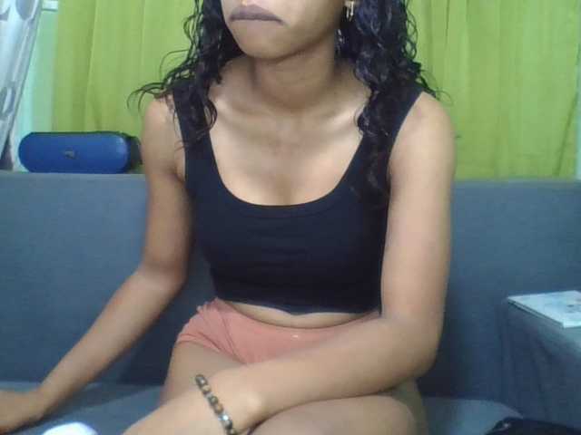 NADIAH live cam on BongaCams