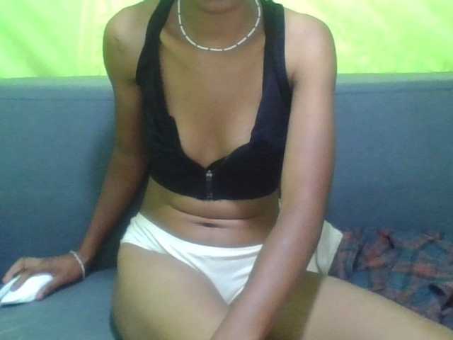 NADIAH live cam on BongaCams