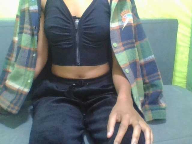 NADIAH live cam on BongaCams
