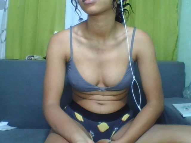 NADIAH live cam on BongaCams