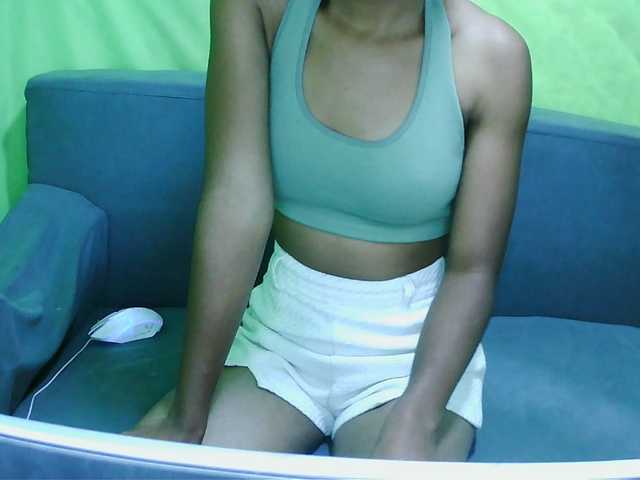 NADIAH live cam on BongaCams