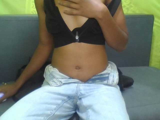 NADIAH live cam on BongaCams