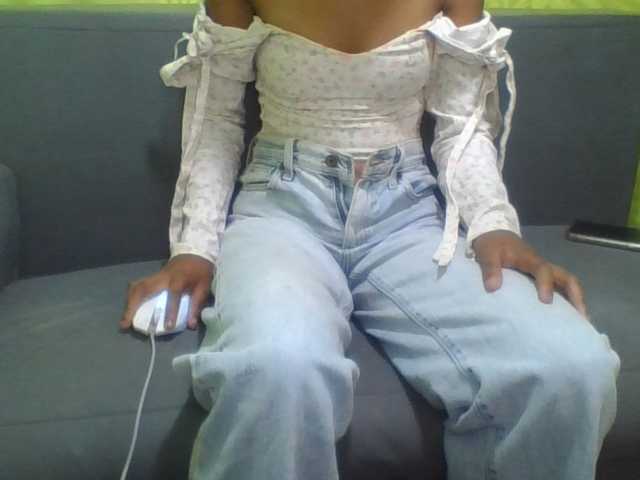 NADIAH live cam on BongaCams