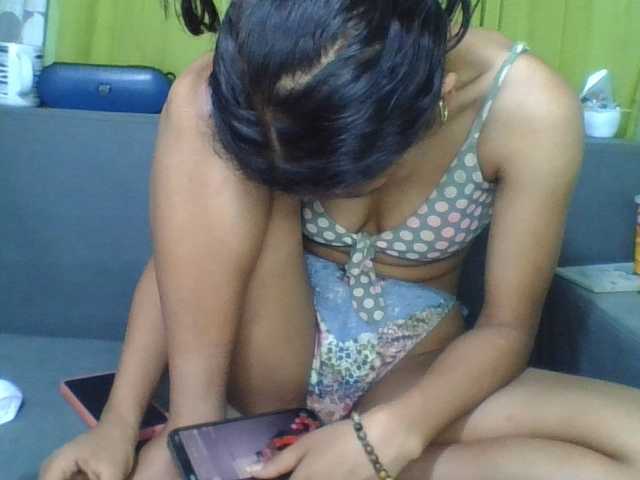 NADIAH live cam on BongaCams
