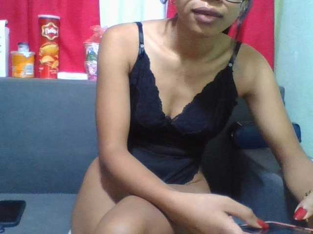 NADIAH live cam on BongaCams