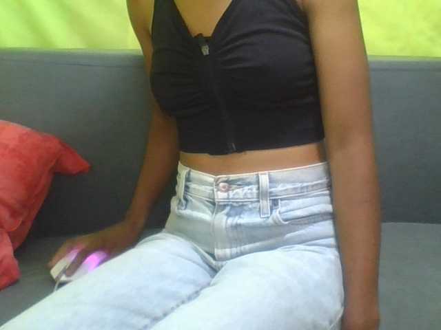NADIAH live cam on BongaCams