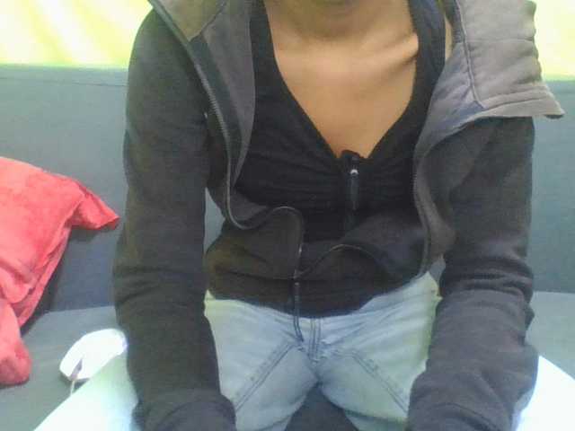 NADIAH live cam on BongaCams