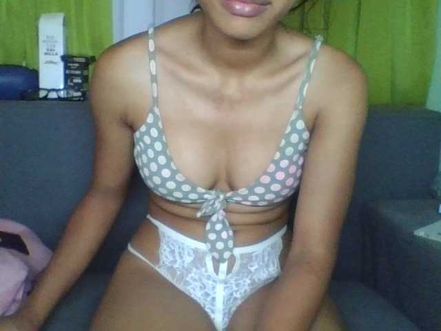 HotgirlURIEL webcam