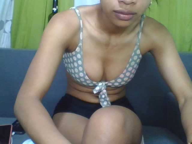 NADIAH live cam on BongaCams