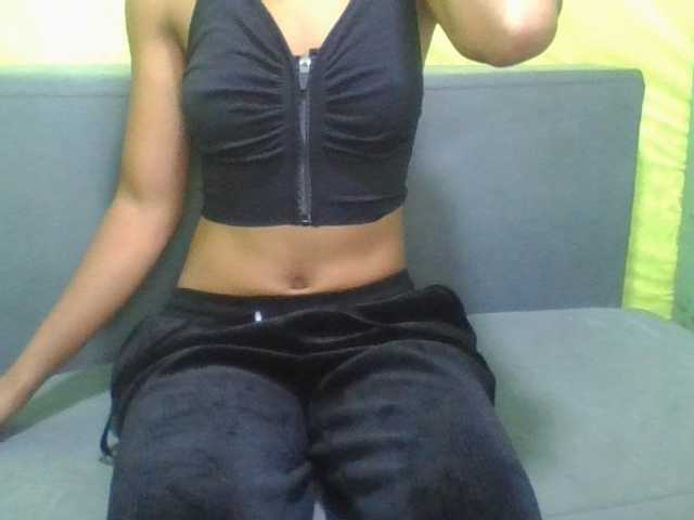 NADIAH live cam on BongaCams