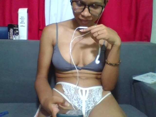 NADIAH live cam on BongaCams