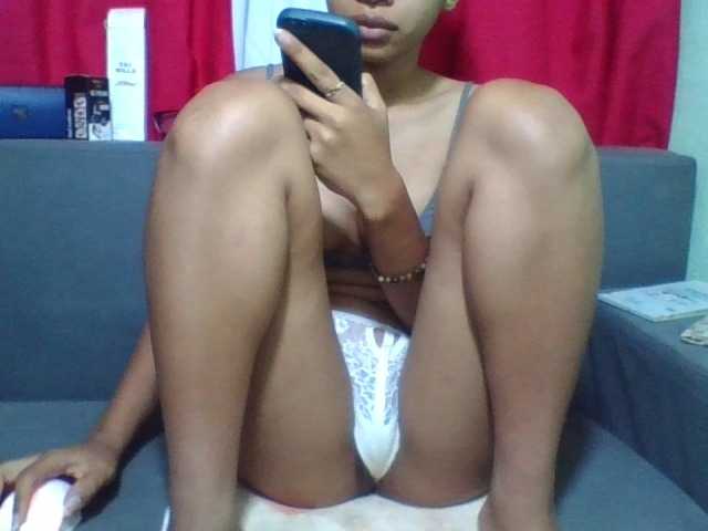 NADIAH live cam on BongaCams