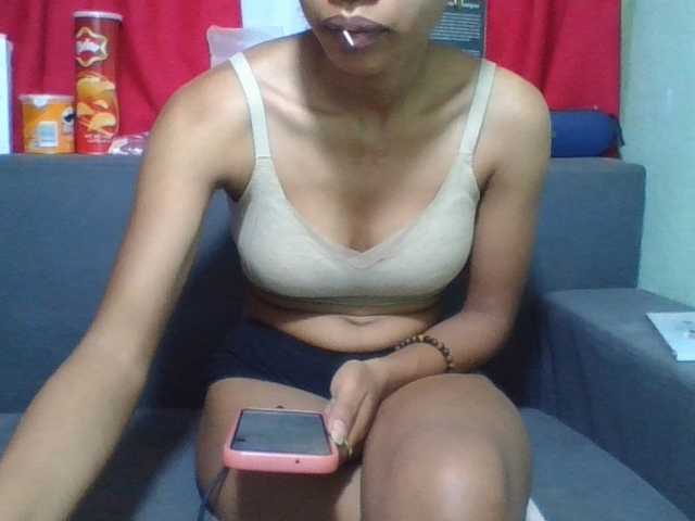 NADIAH live cam on BongaCams