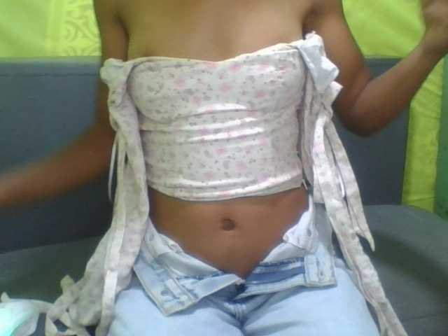 NADIAH live cam on BongaCams