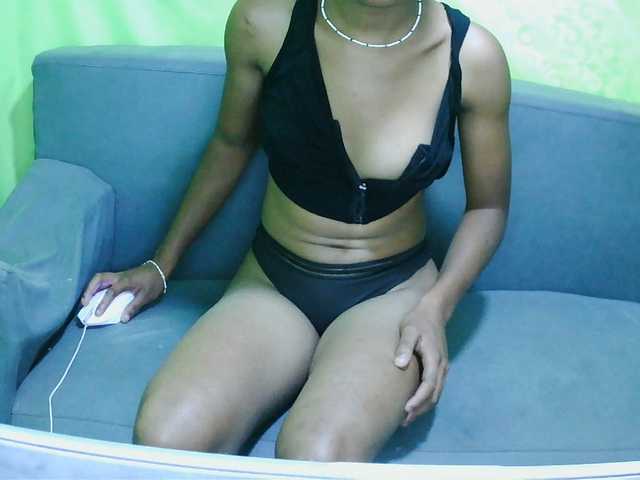 NADIAH live cam on BongaCams
