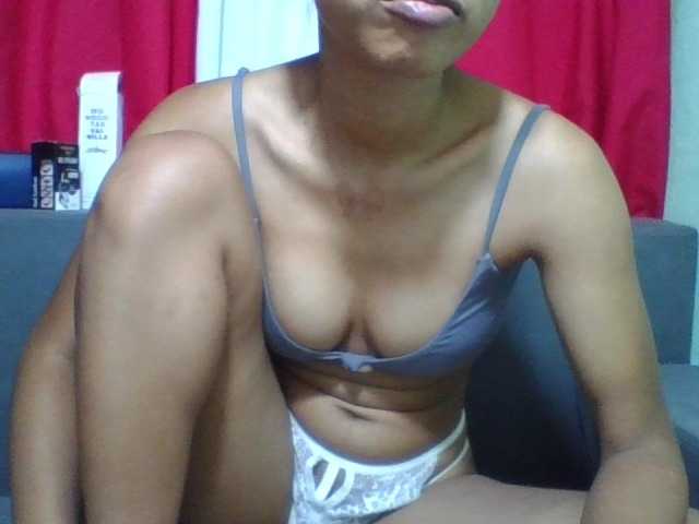 NADIAH live cam on BongaCams