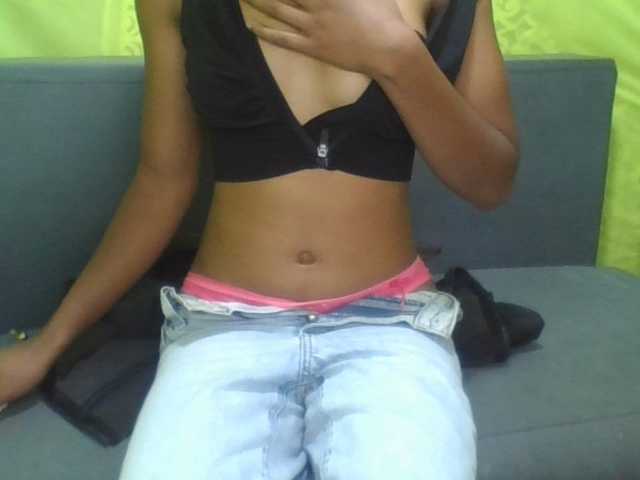 NADIAH live cam on BongaCams