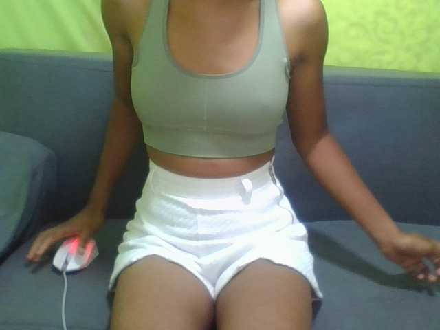 NADIAH live cam on BongaCams