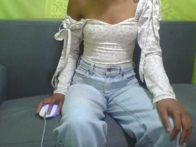 NADIAH live cam on BongaCams