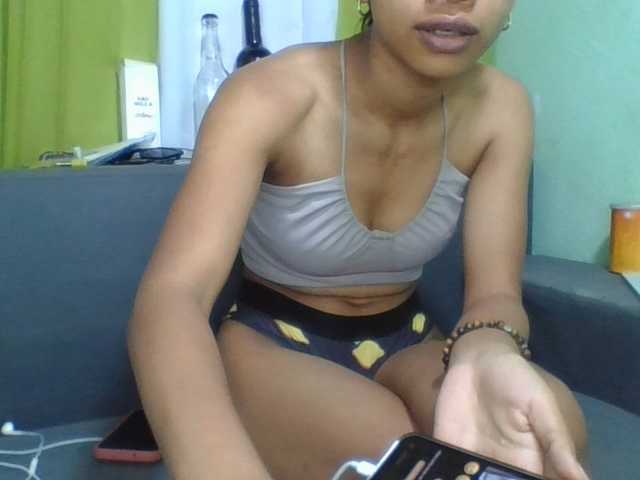 NADIAH live cam on BongaCams