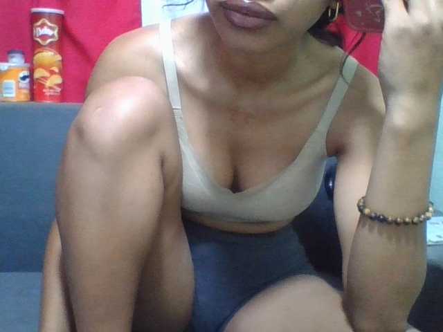 NADIAH live cam on BongaCams