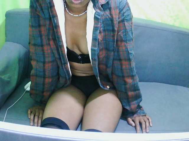 NADIAH live cam on BongaCams