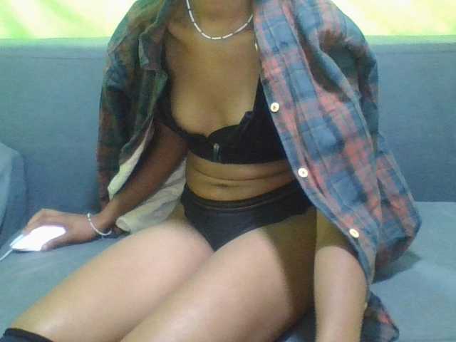 NADIAH live cam on BongaCams