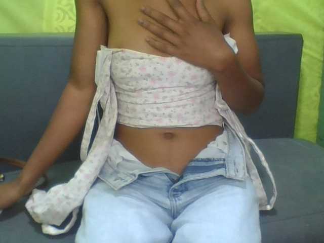 NADIAH live cam on BongaCams