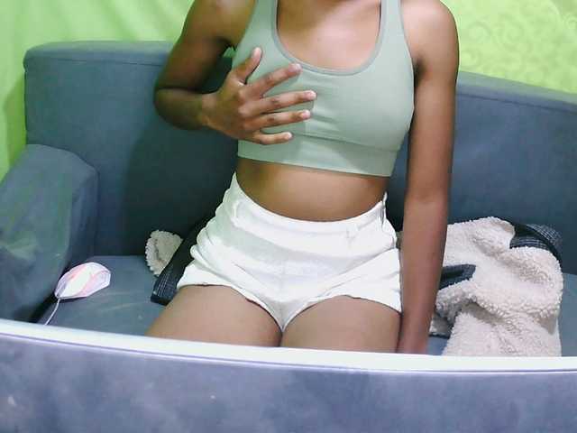 NADIAH live cam on BongaCams