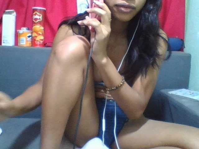 NADIAH live cam on BongaCams
