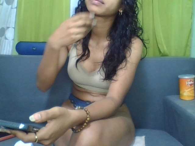NADIAH live cam on BongaCams