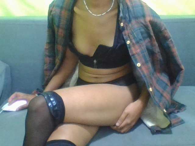 NADIAH live cam on BongaCams