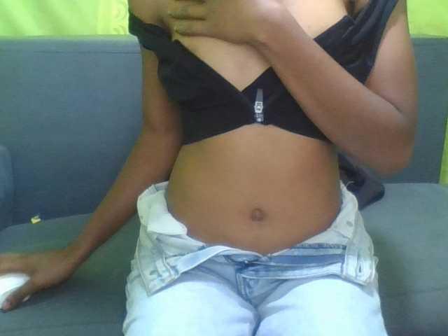 NADIAH live cam on BongaCams