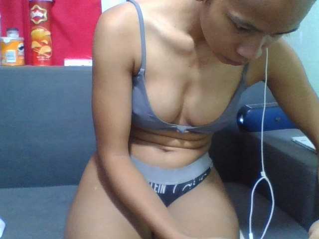 NADIAH live cam on BongaCams