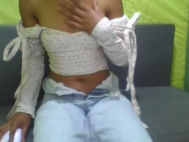 NADIAH live cam on BongaCams