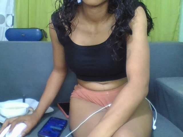 NADIAH live cam on BongaCams