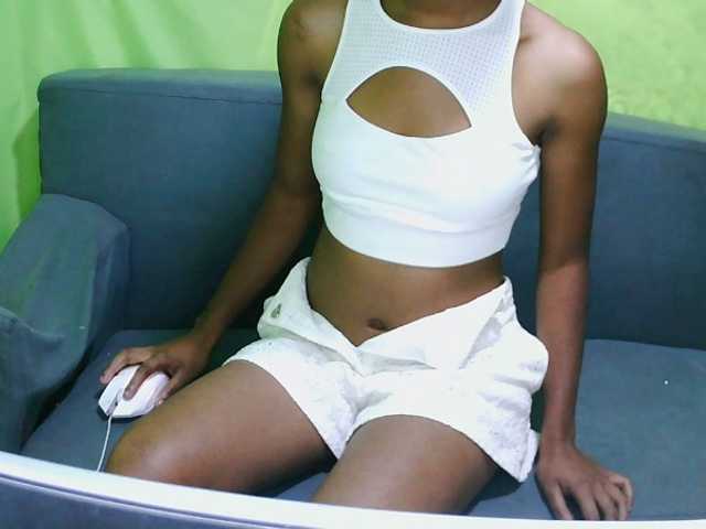 NADIAH live cam on BongaCams
