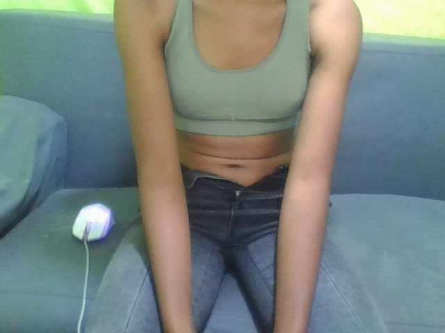 NADIAH live cam on BongaCams