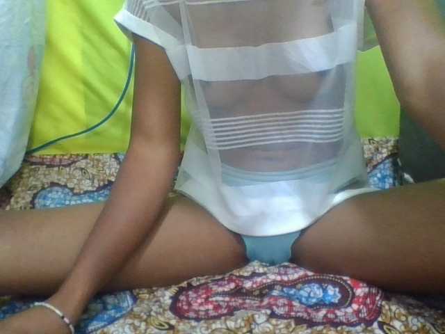 NADIAH live cam on BongaCams